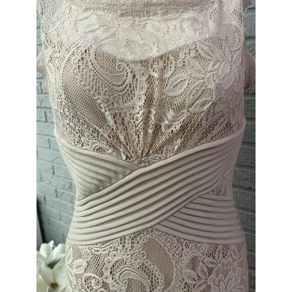 Women Cream Elegant Sleeveless Lace / Pleated Maxi Dress Size S - Picture 6 of 9